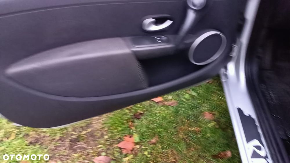 Renault Clio 1.2 16V 75 Collection - 9