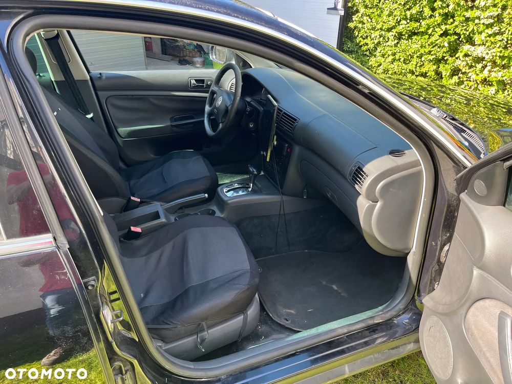Volkswagen Passat 1.9 TDI Highline - 20