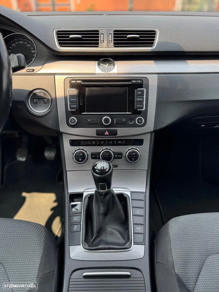 VW Passat Variant 1.6 TDI Confortline Navig - 15