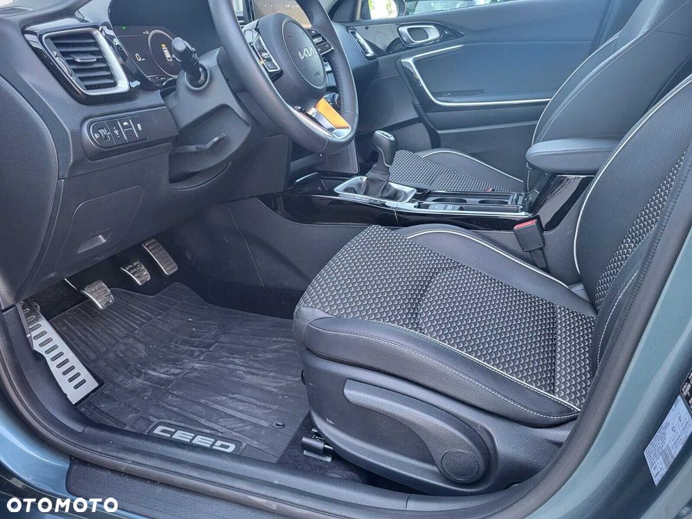 Kia Ceed - 16