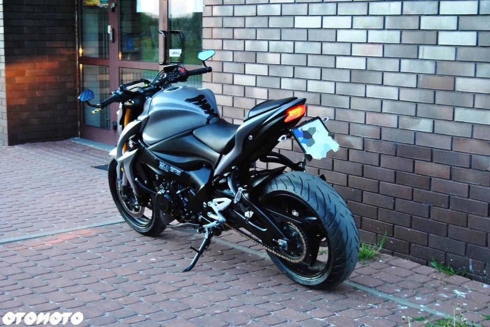 Suzuki GSX - 6