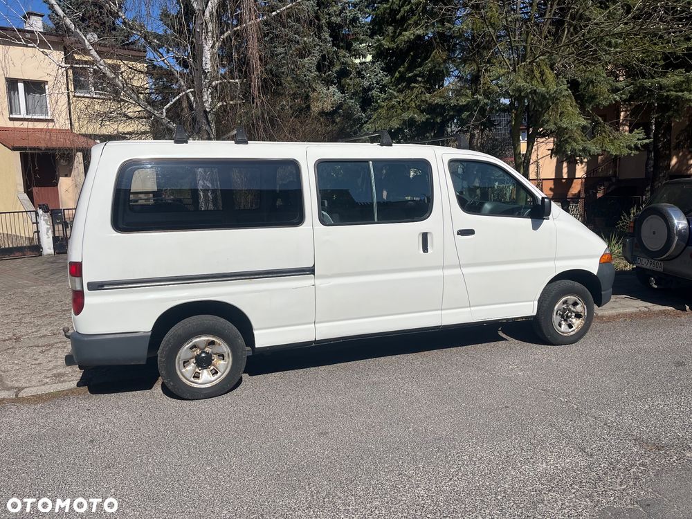 Toyota Hiace - 3
