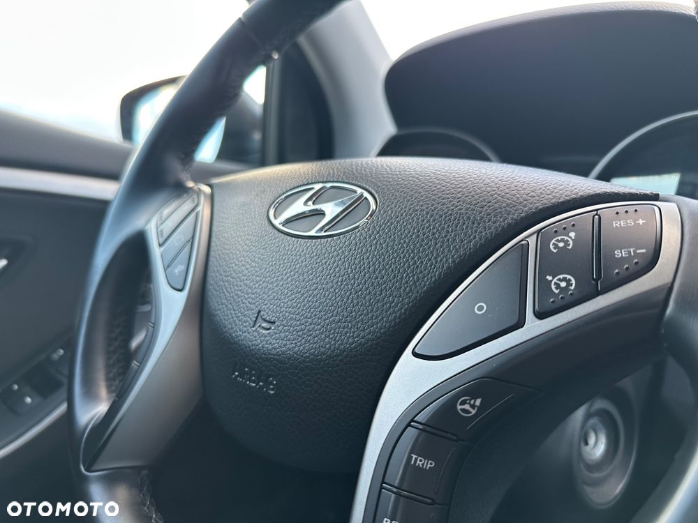 Hyundai i30 blue Kombi 1.4 YES Silver - 13