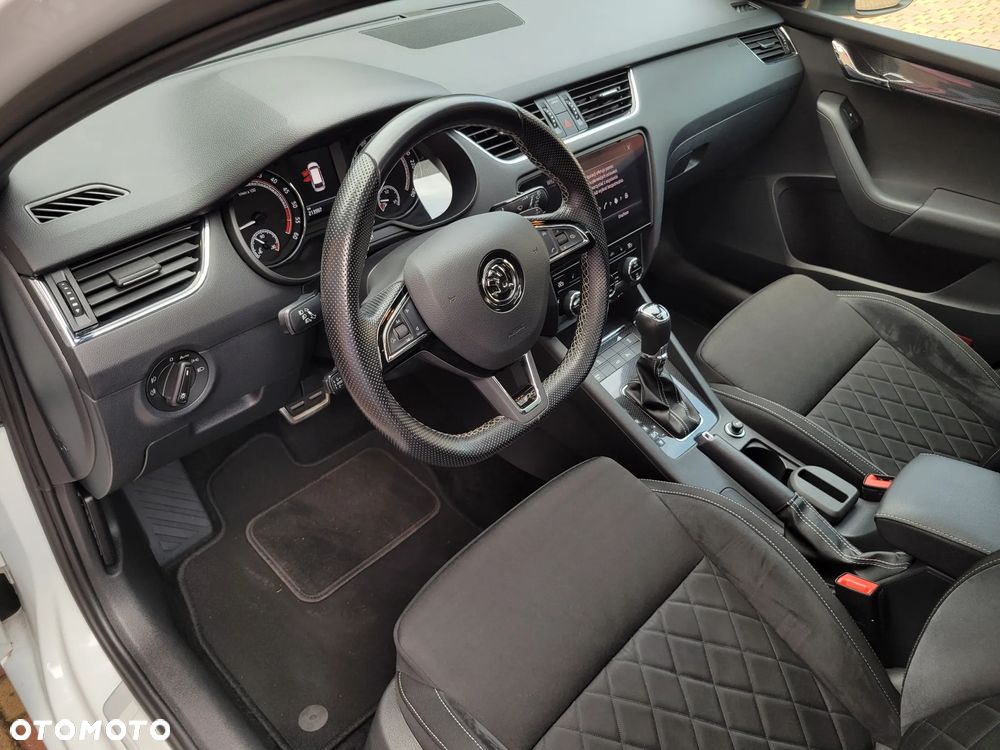 Skoda Octavia Combi 2.0 TDI DSG RS - 16