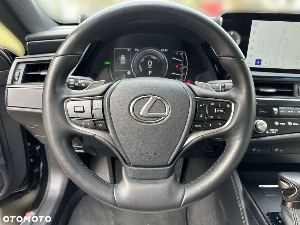 Lexus ES 300h Business Edition - 11