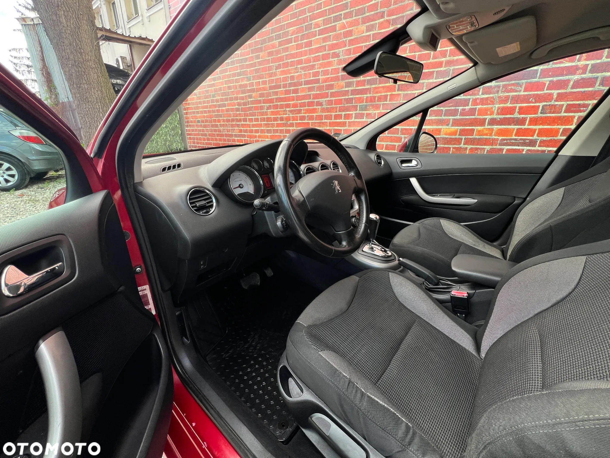 Peugeot 308 - 8