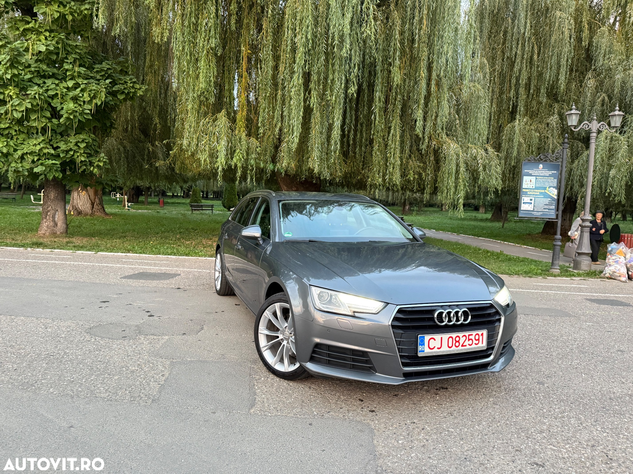 Audi A4 Avant 2.0 TDI ultra S tronic Design - 4