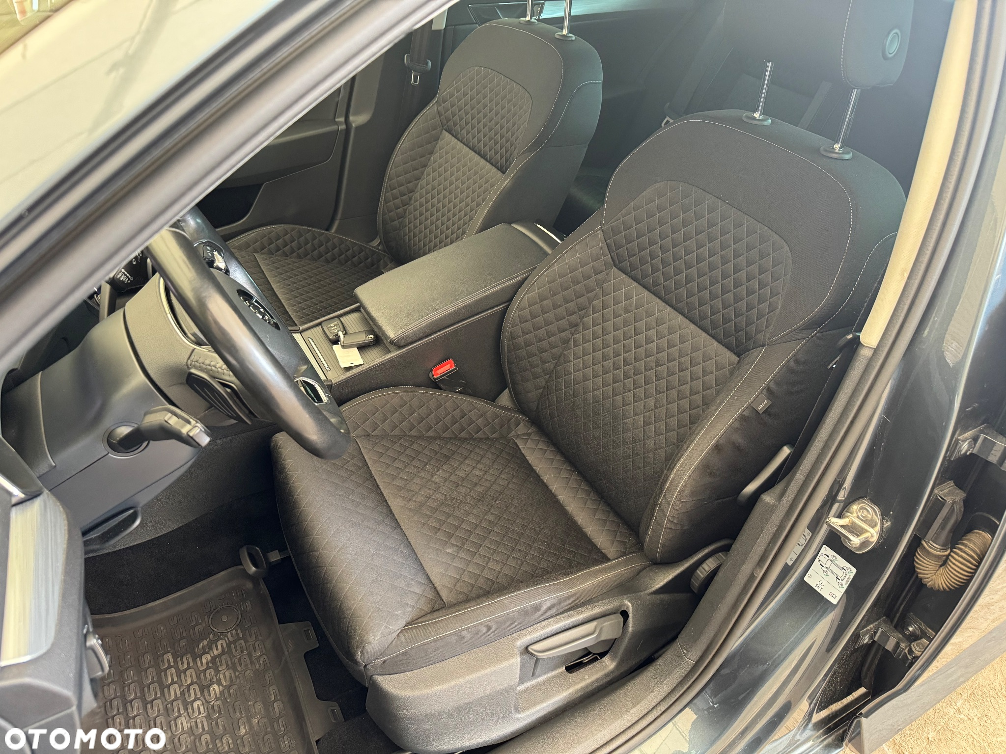 Skoda Superb 2.0 TDI DSG Ambition - 26