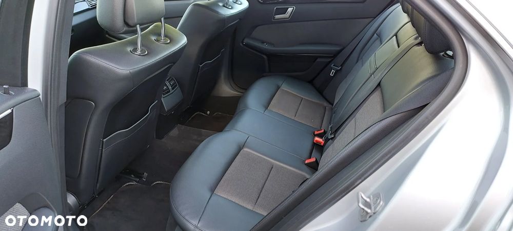 Mercedes-Benz Klasa E 200 CGI BlueEFFICIENCY 7G-TRONIC Avantgarde - 32