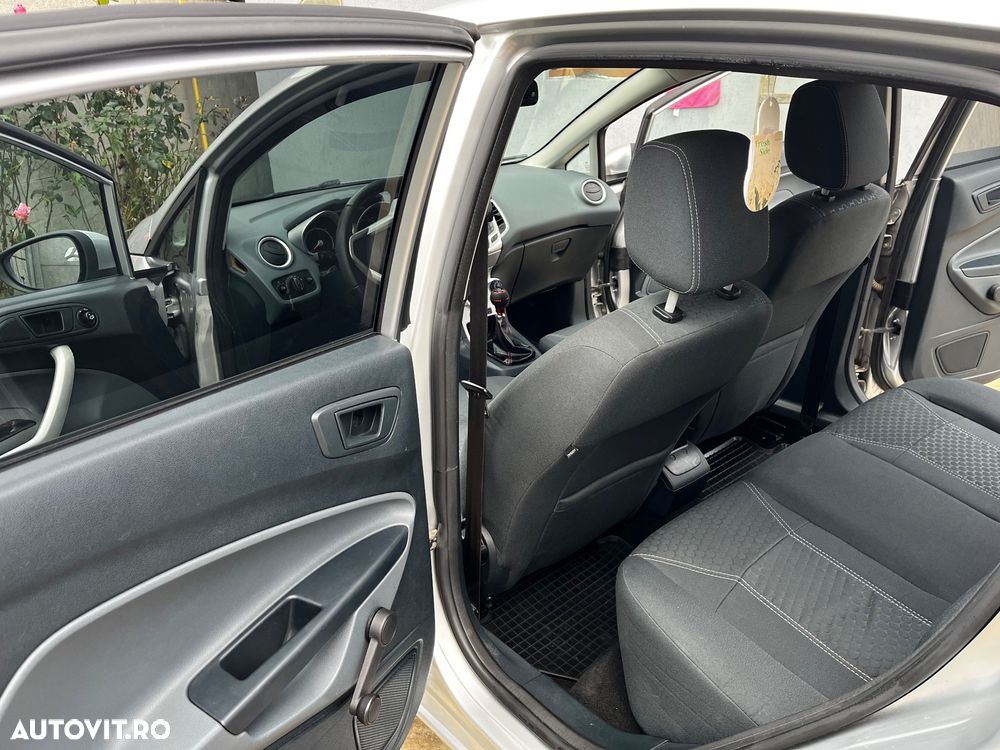 Ford Fiesta 1.6 TDCi DPF Titanium - 10