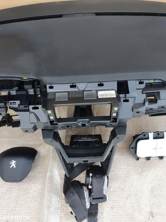 Peugeot 208 deska kokpit konsola airbag pasy - 3