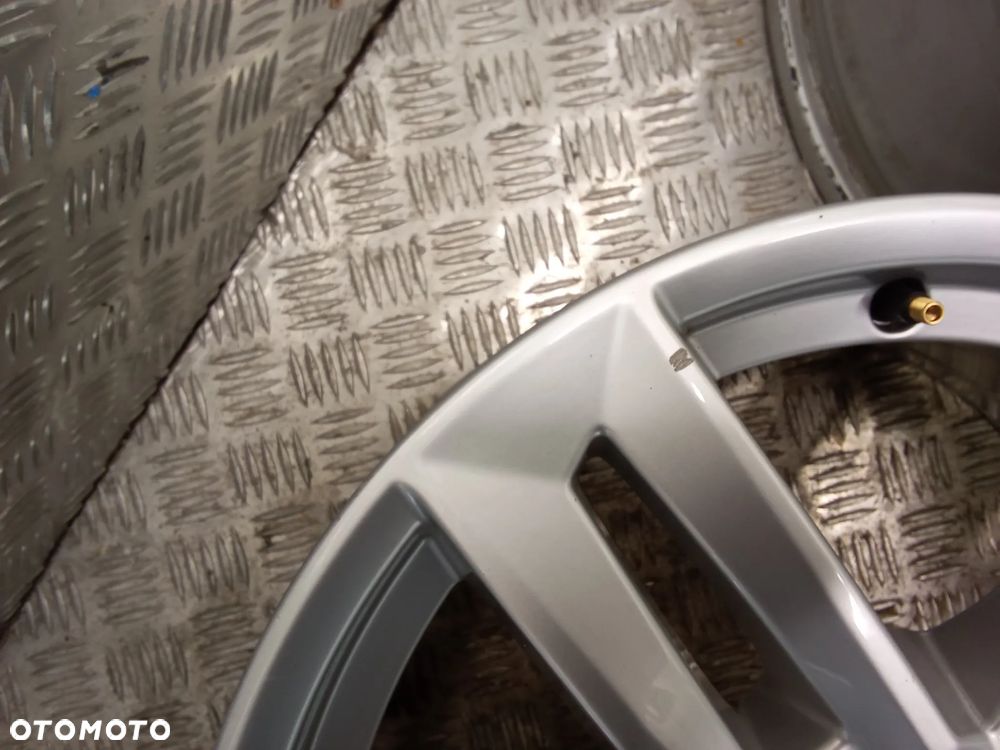 Felgi Audi A4 B8 B9 7Jx17 et42 5x112 - 7