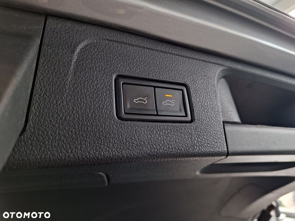 Volkswagen Passat Variant 2.0 TDI Elegance DSG - 19