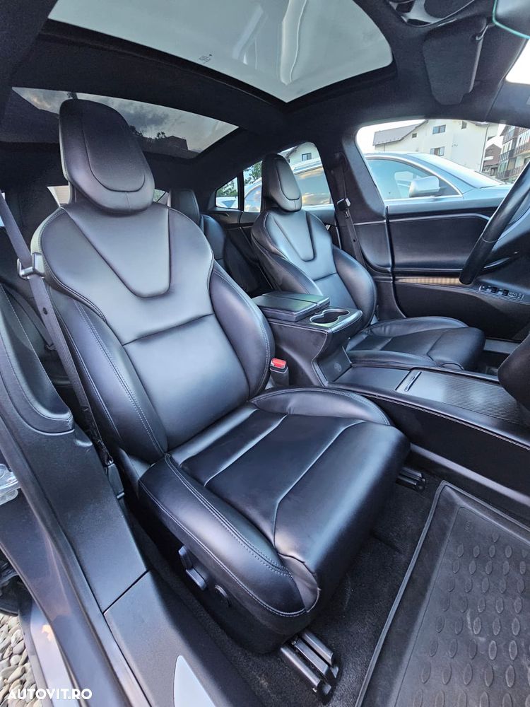 Tesla Model S - 10