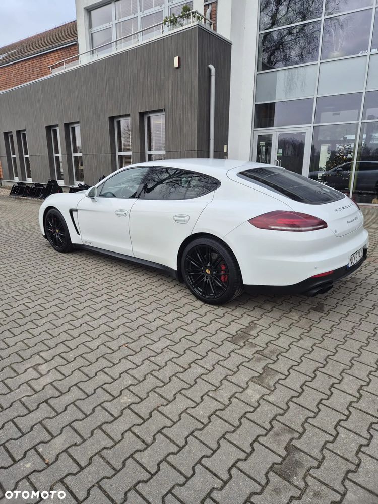 Porsche Panamera GTS PDK - 32