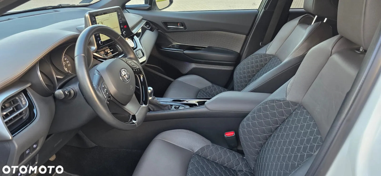 Toyota C-HR 2.0 Hybrid Executive - 16