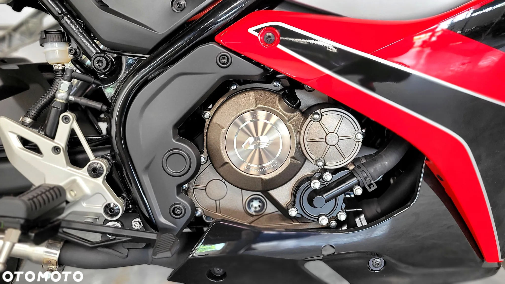 QJMOTOR SRK 125R - 13