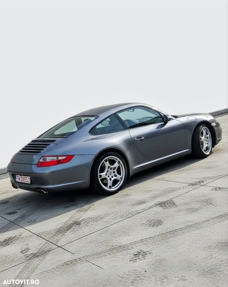 Porsche 911 Carrera - 11