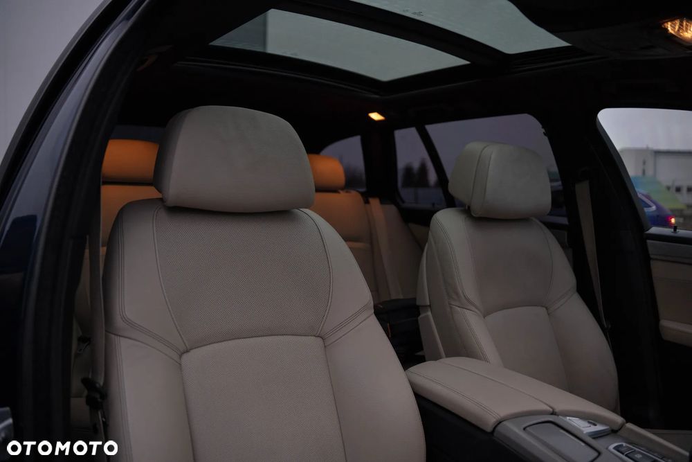 BMW Seria 5 530d xDrive Sport-Aut Luxury Line - 33