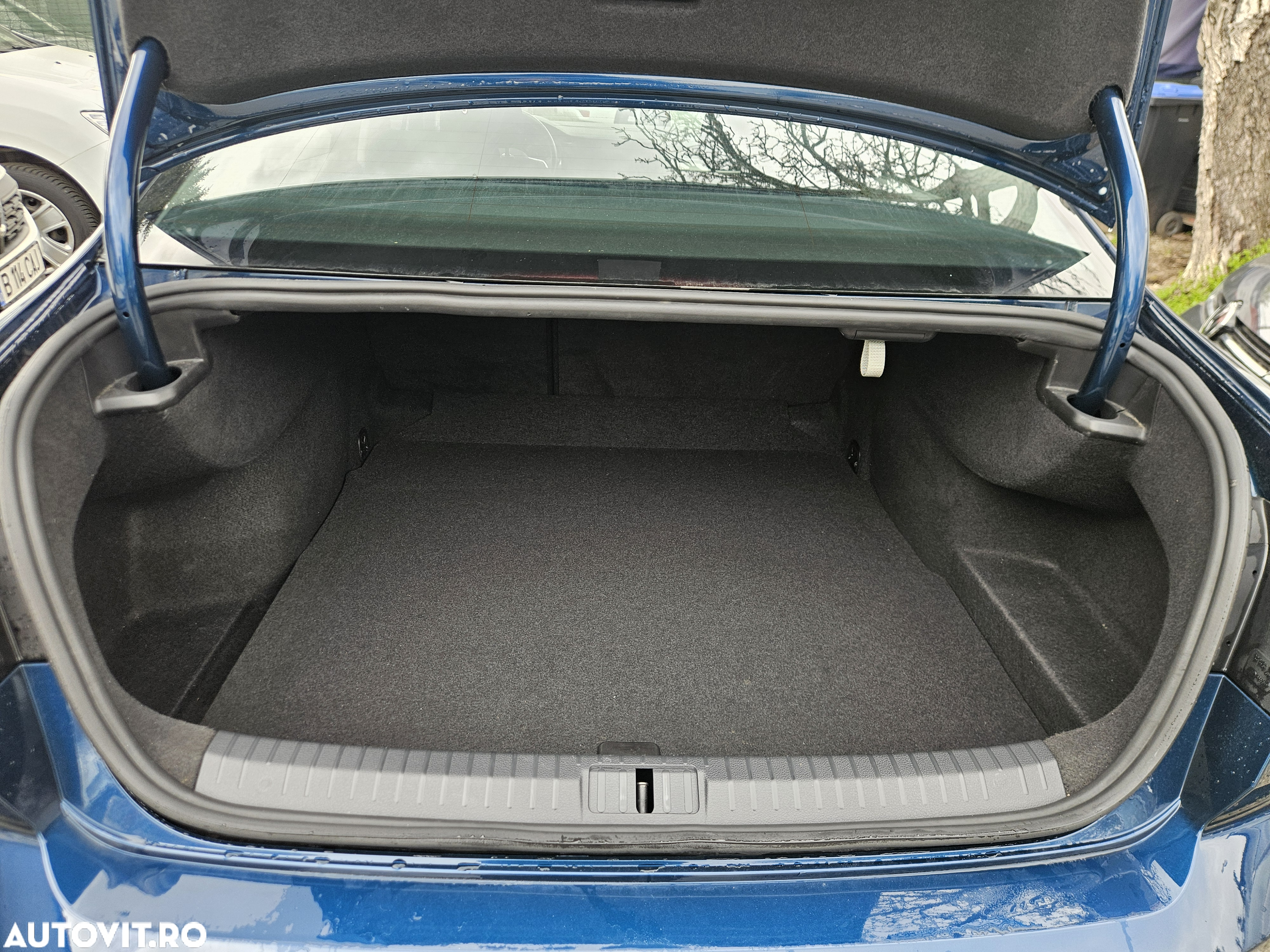 Volkswagen Passat 2.0 TDI Trendline - 13