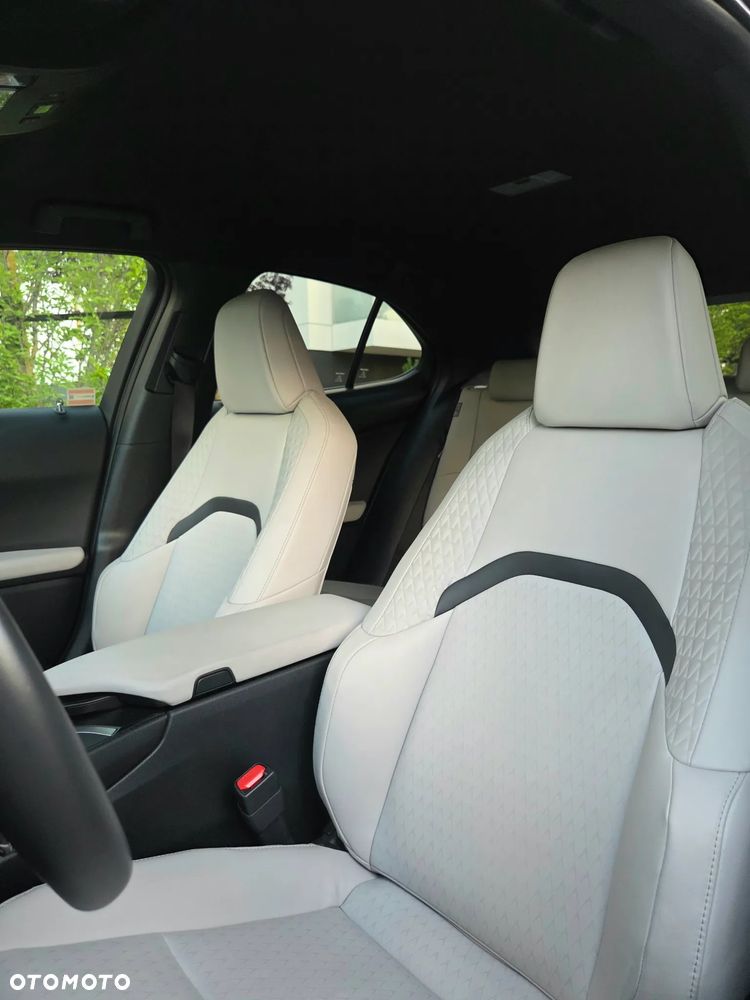 Lexus UX - 4