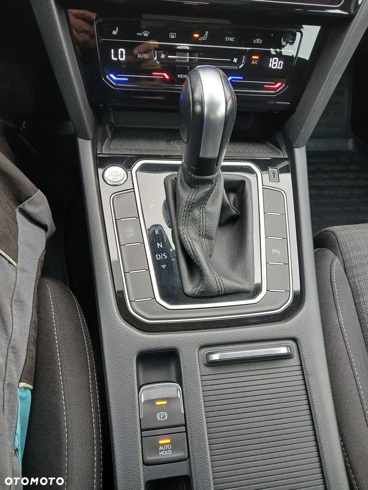 Volkswagen Passat - 16