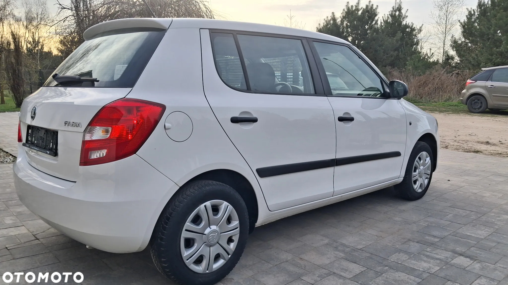 Skoda Fabia 1.2 HTP COOL EDITION - 11