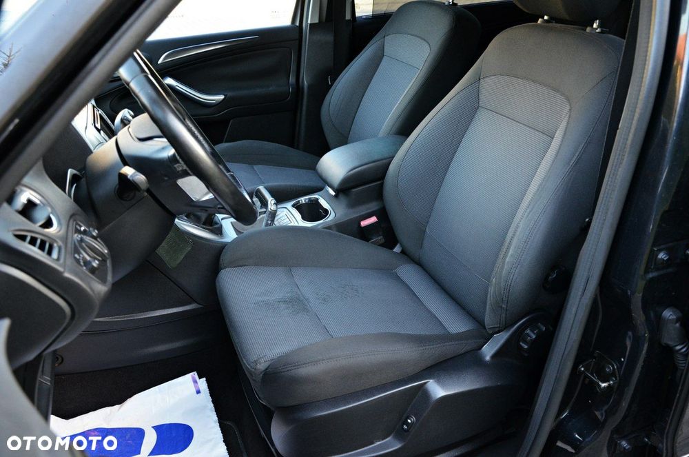 Ford S-Max - 32