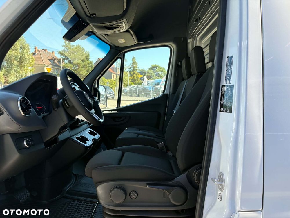Mercedes-Benz Sprinter - 14