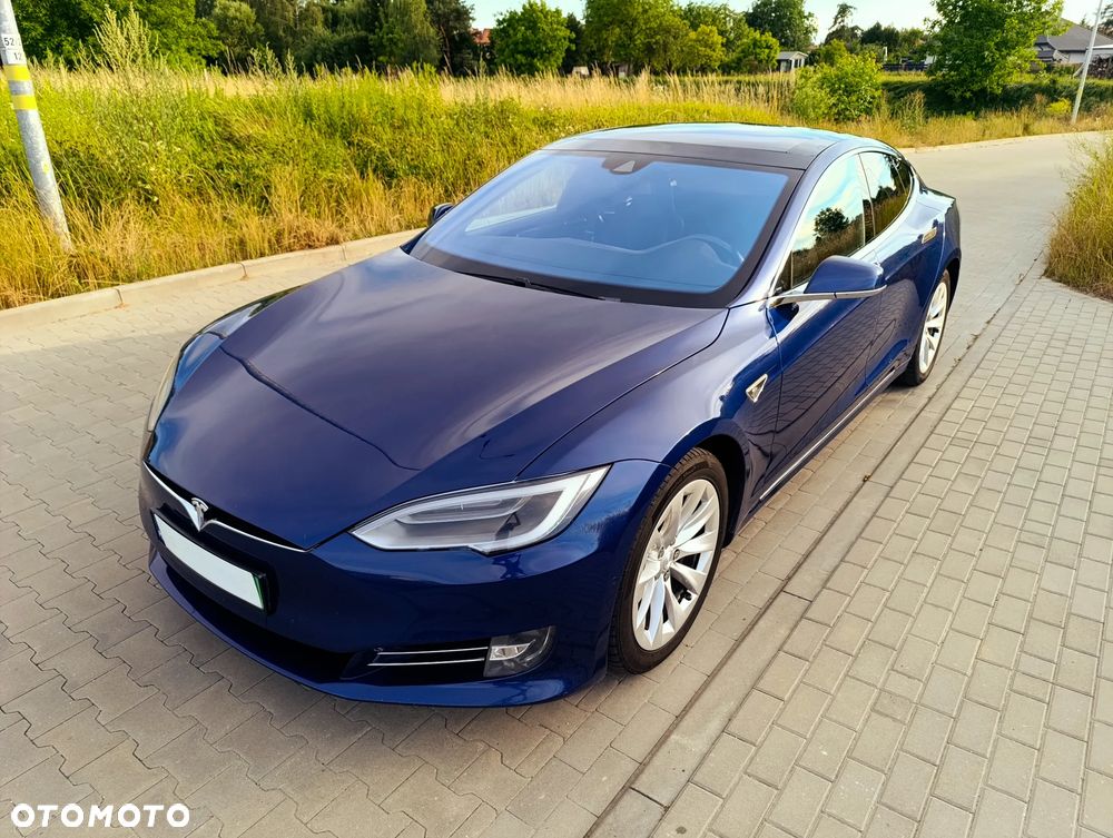 Tesla Model S - 21