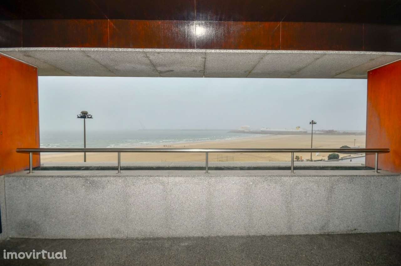 T3 | 1ª linha de mar, para arrendamento, em Matosinhos Sul | Em frente - Grande imagem: 2/23