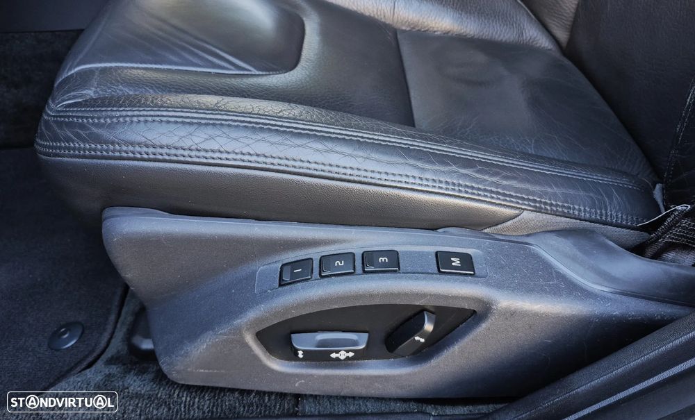 Volvo V60 D6 Plug-In-Hybrid AWD Geartronic Momentum - 28