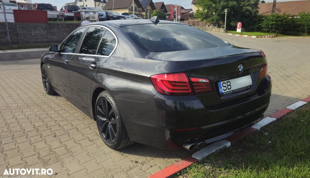 BMW Seria 5 530d xDrive - 12