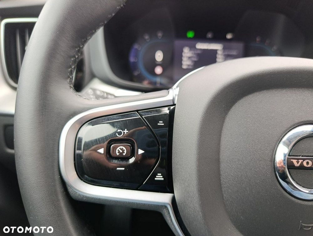 Volvo XC 60 B4 B Plus Dark - 18