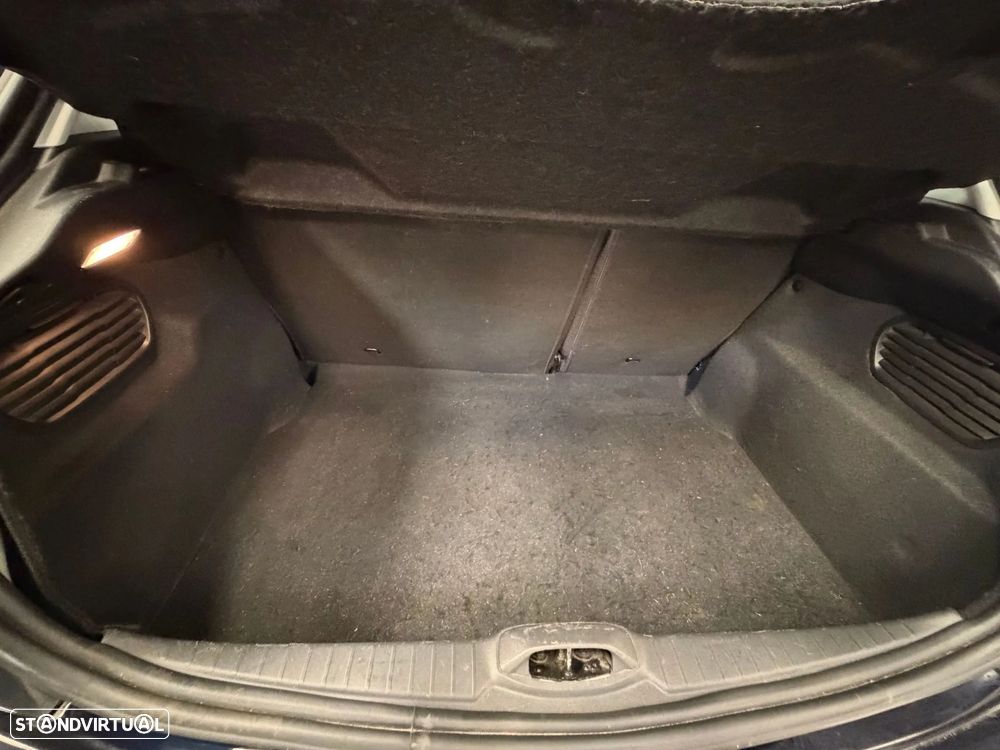 Peugeot 208 - 34