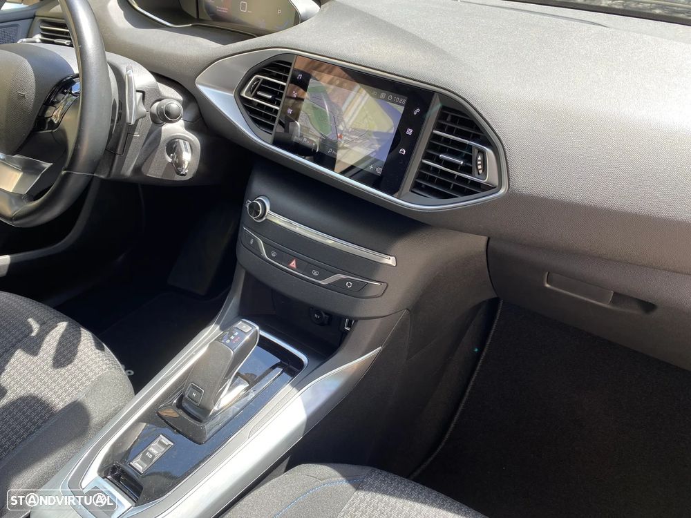 Peugeot 308 SW BlueHDi 130 EAT8 Style - 23