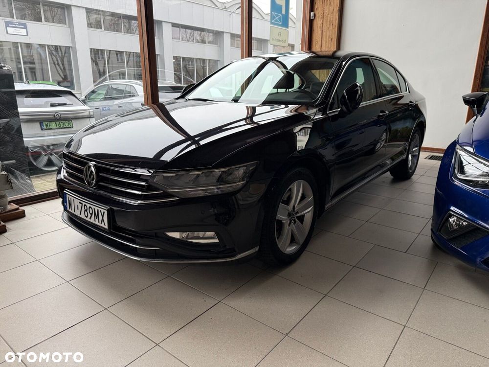 Volkswagen Passat - 1