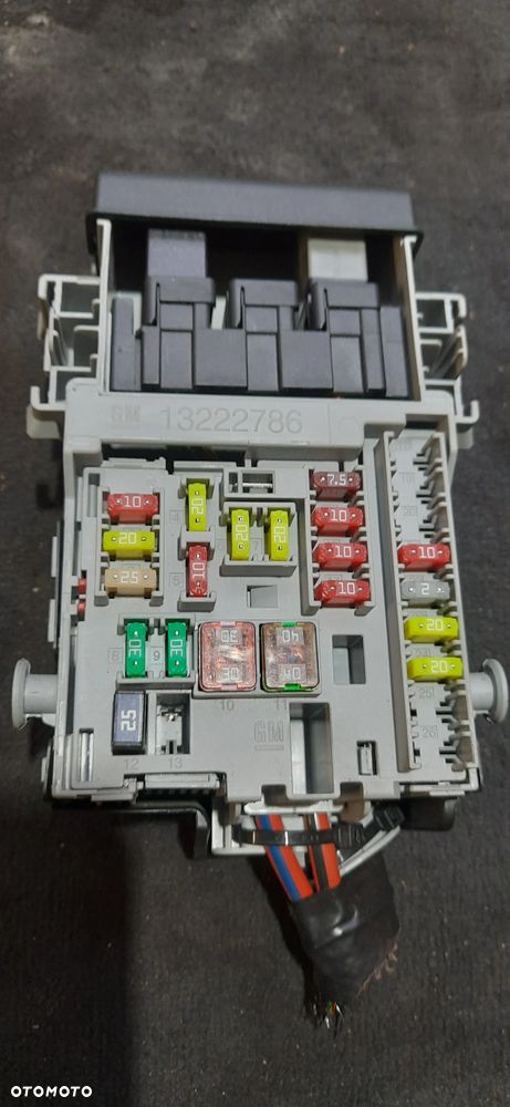OPEL INSYGNIA A Sterownik silnika 1.8 A18XER 12654172 abjt Moduł komfortu 13586585 F00HJ1010 Moduł rec 22737768 00 avk Moduł komory silnika Skrzynka bezpieczników 13275874 ma Sterownik poduszek powietrznych srs 13589833 Skrzynka bezpieczników 13222786 - 16