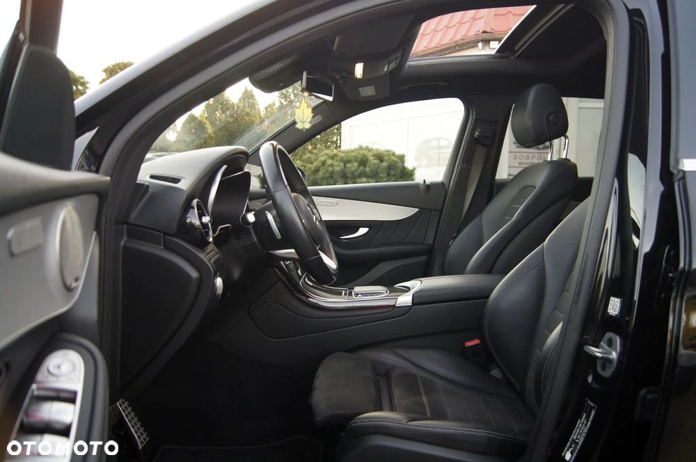 Mercedes-Benz GLC 300 e 4Matic 9G-TRONIC AMG Line - 8