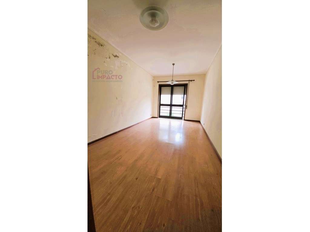 Prédio com T2 + Espaço Comercial | Duas Entradas Independentes | Po... - Grande imagem: 4/20