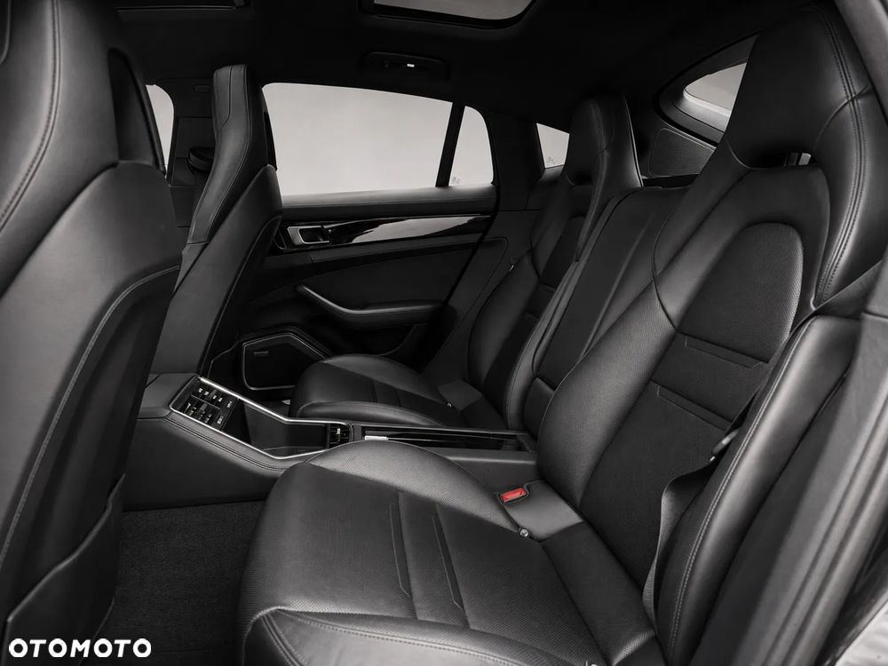 Porsche Panamera 4 - 12