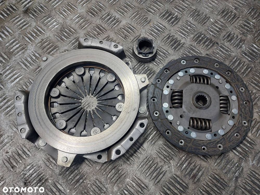SPRZĘGŁO TARCZA + DOCISK + ŁOŻYSKO OPOROWE CITROEN C3 I 1.1 8V - 5