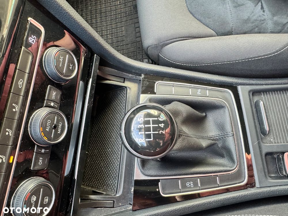 Volkswagen Golf - 11