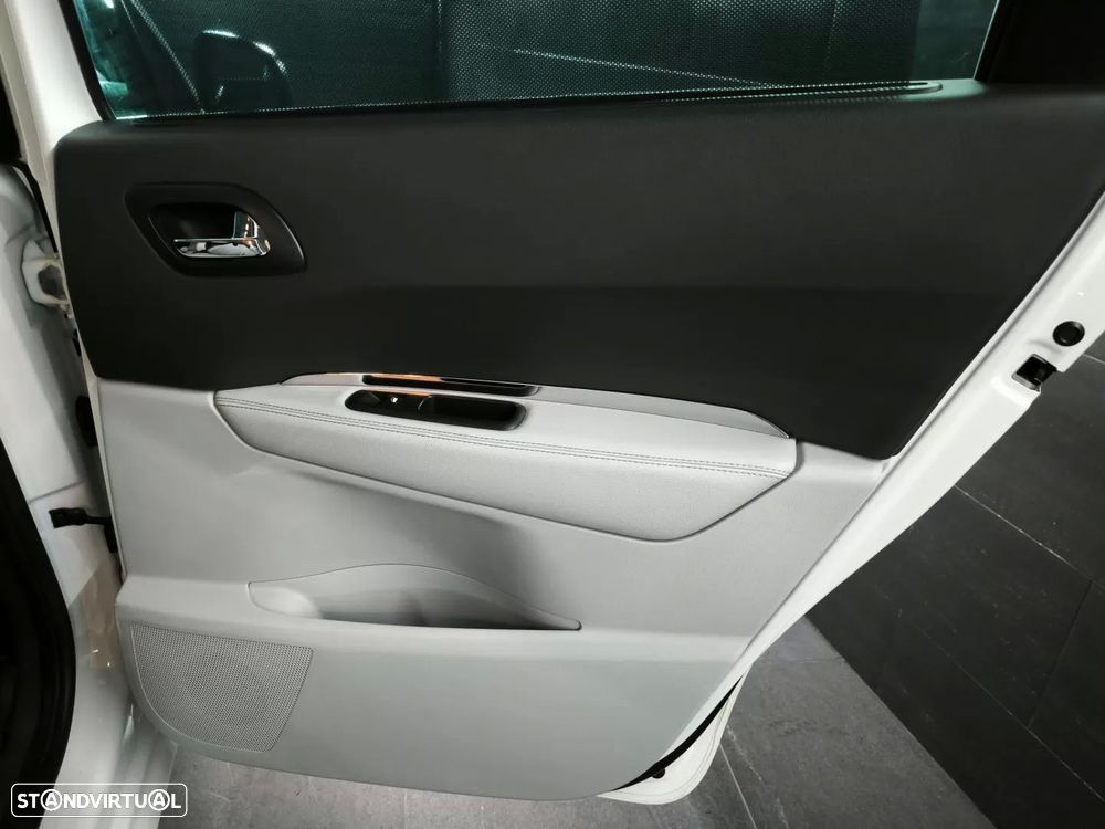 Peugeot 5008 1.6 E-HDi 5L Allure 2-Tronic - 52
