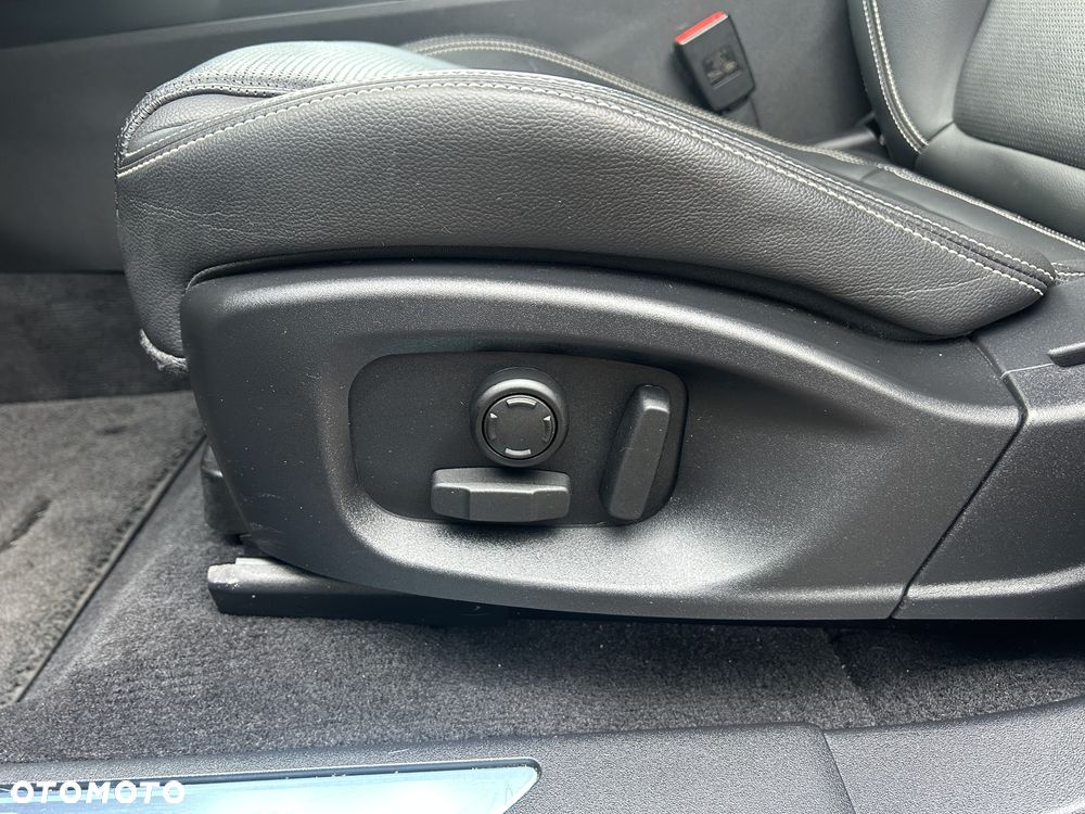 Jaguar E-Pace 2.0 D165 mHEV AWD R-Dynamic SE - 13