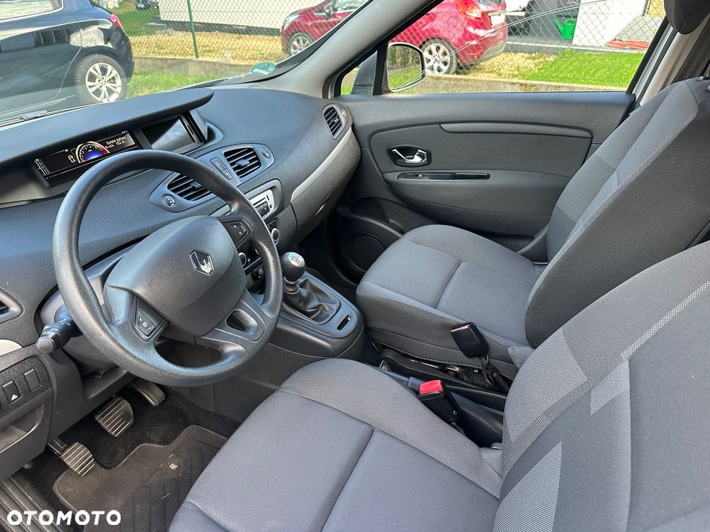 Renault Scenic 1.6 16V 110 Dynamique - 19