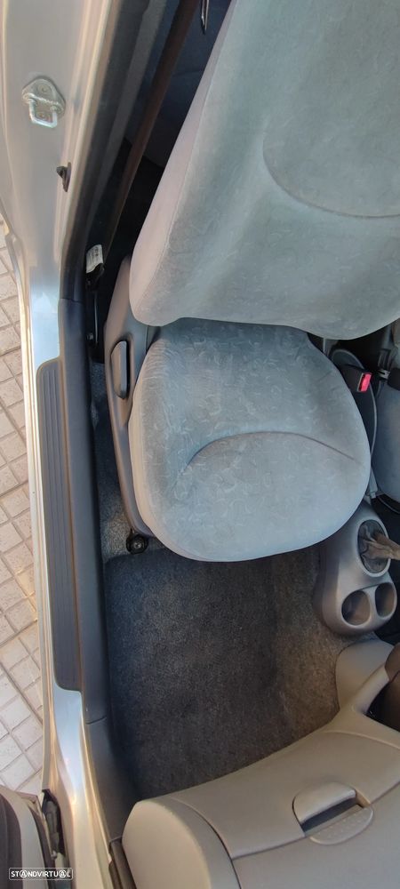 Toyota Yaris 1.0 Sol ABS - 7