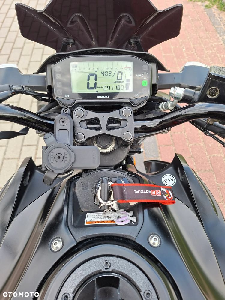 Suzuki GSX - 11