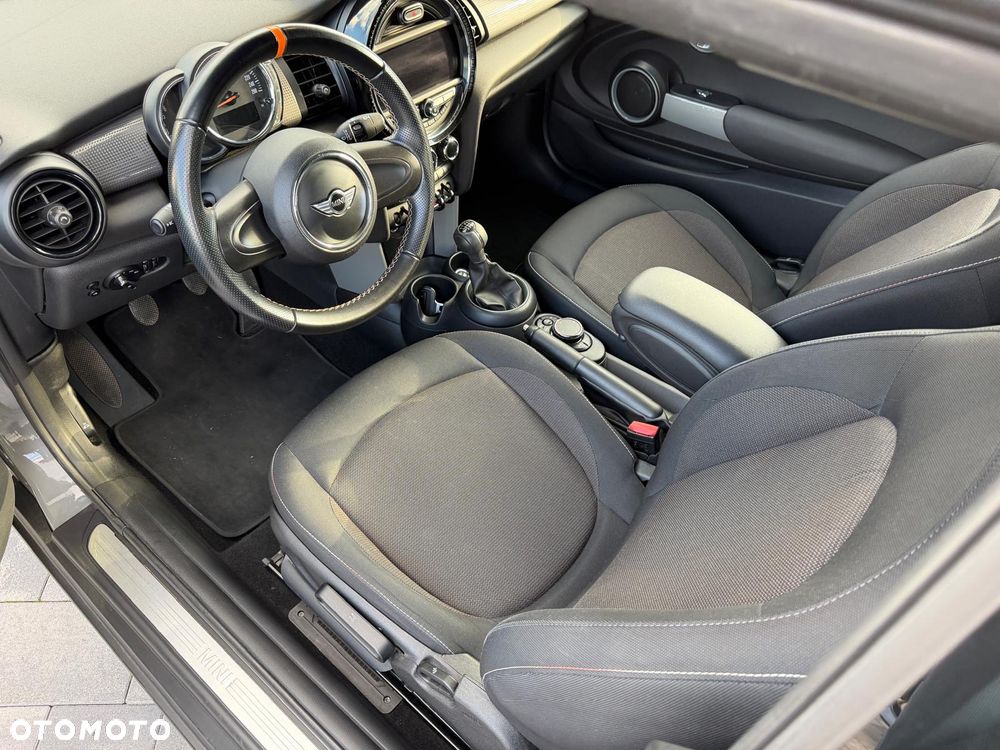 MINI Cooper Standard - 19