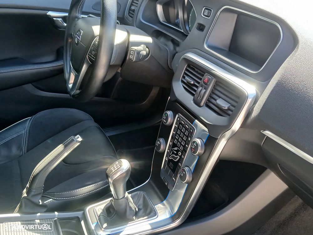 Volvo V40 1.6 D2 R-Design - 24